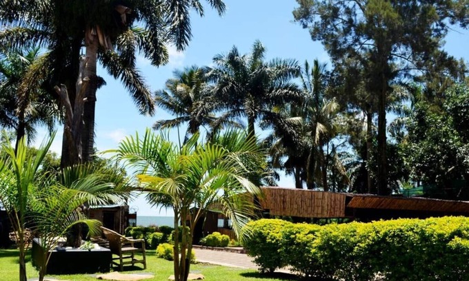 Entebbe Hotel | Saffron Beach Bistro & Cottages - Honeymoon Suite 1