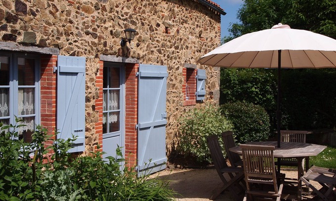Saint-Prouant Cottage | Saint Prouant: Country Cottage/Gite - Saint prouant