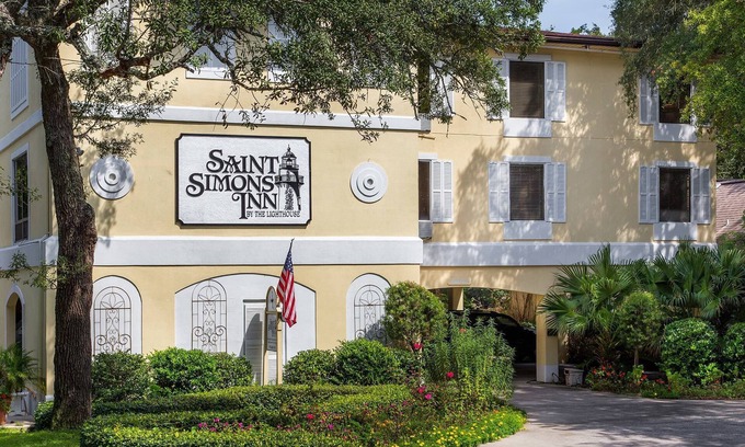 Saint Simons Island Hotel | Saint Simons Inn by the Lighthouse