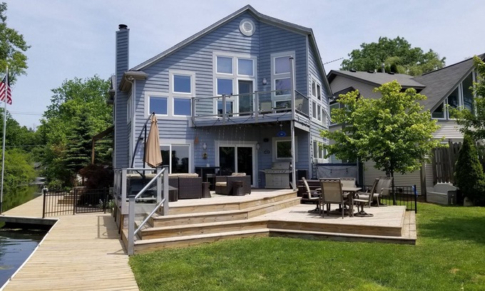 Oxbow House | SALE FROM 400! THIS IS THE ONE! Spacious!Exclusive!Private!Pet Friendly! Kayaks!