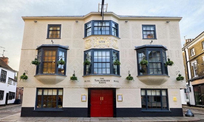 Hertford Hotel | Salisbury Arms Hotel