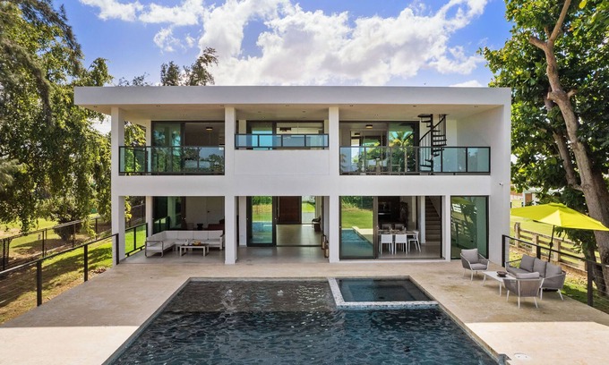 Jarealito House | Salty Villa | Modern Beachfront Oasis