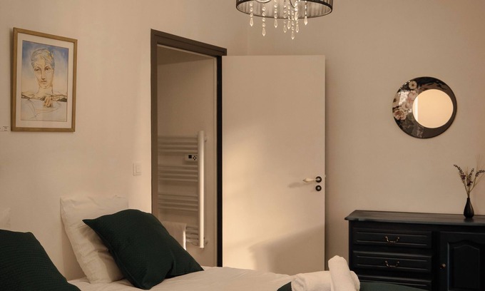 Saint-Saturnin-sur-Loire House | Salvador DALI double room in Château outbuilding overlooking the Loire River