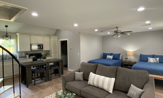 Zavalla Cabin | Sam Rayburn Mid Lake Duplex Cabin B