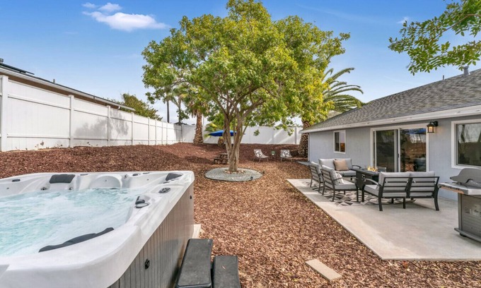 Bay Ho House | San Diego Retreat w/Hot Tub Near Beach & Downtown