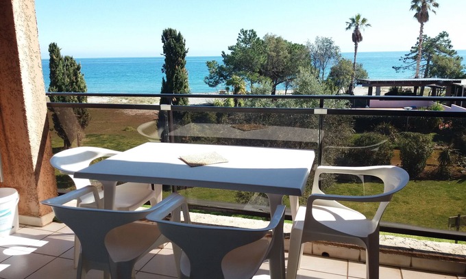 Moriani-Plage Apartment | San Nicolao de Moriani: les Marines studio sea view with direct beach access.
