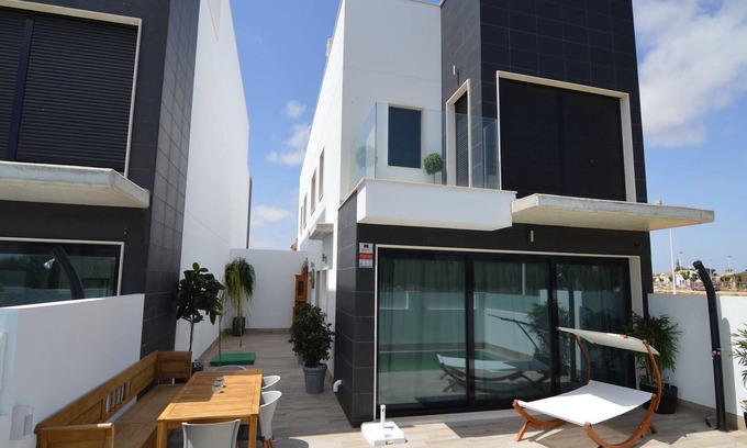 Los Imbernones House | San Pedro Family Getaway