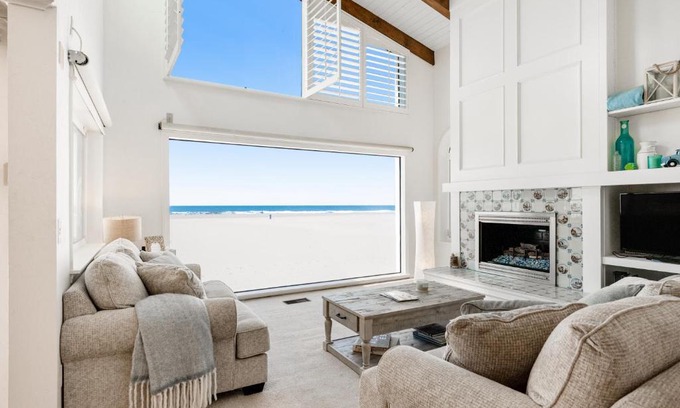 Hollywood Beach House | Sandcastle by the Sea