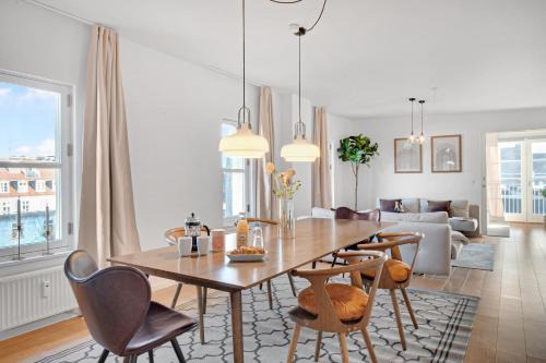 Nyhavn - Amalienborg Apartment | Sanders Haven - Lovely Two-Bedroom Apartment In Historical Copenhagen