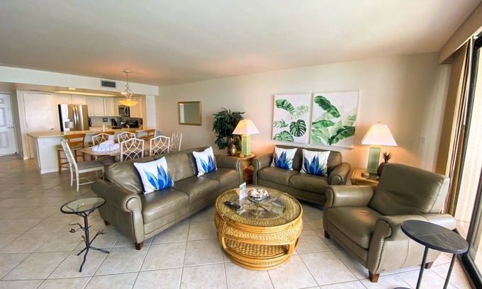 Punta Rassa Condo | Sanibel Harbour Resort Bay View Tower 734: Breathtaking sunset and wildlife views from lanai.