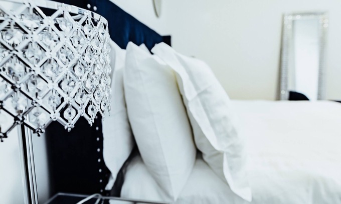 Kamloops House | Sapphire Lux Queen Suite