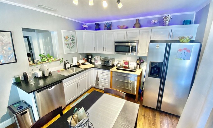 South Gate Ridge House | Sarasota FL Modern Historic 1 bedroom 1 bath 10 min to Siesta Beach and Downtown