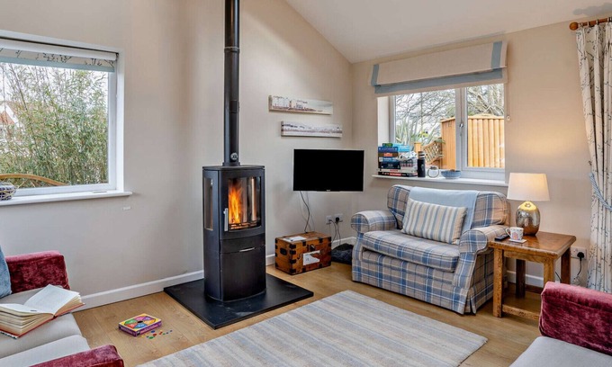 Mumbles House | Sarlou Close - Two Bedroom House, Sleeps 4