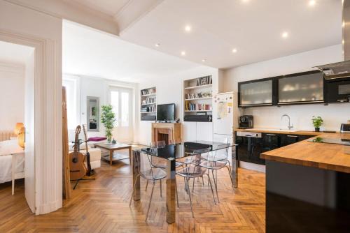 Voltaire - Saint Amour Apartment | Saxe And The City , Downtown Lyon
