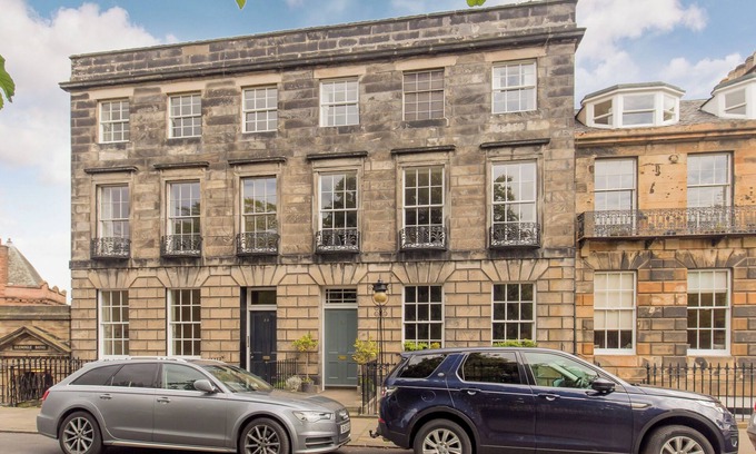 Bonnington Apartment | Saxe Coburg Place [325] is a Elegant Georgian hideaway in the heart of New Town