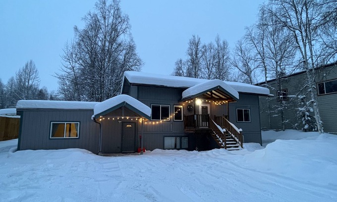 Chugiak House | Scenic Alaskan cabin in the mountains