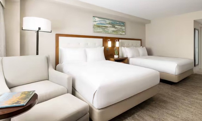 Tucson Hotel | Scenic Hotel Room with Mountain Views, 2 Family-Ready Rooms w/Pool Access