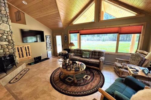 South Fork House | Scenic Solitude