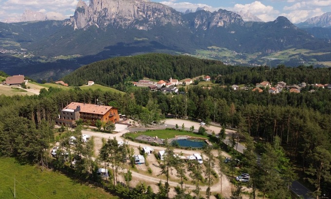 Collalbo Apartment | Schartneralm - Birch vacation apartment with view of the Dolomites