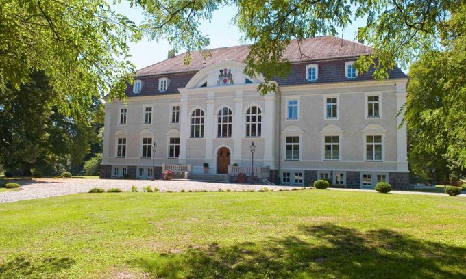 Boldekow House | Schloss Zinzow