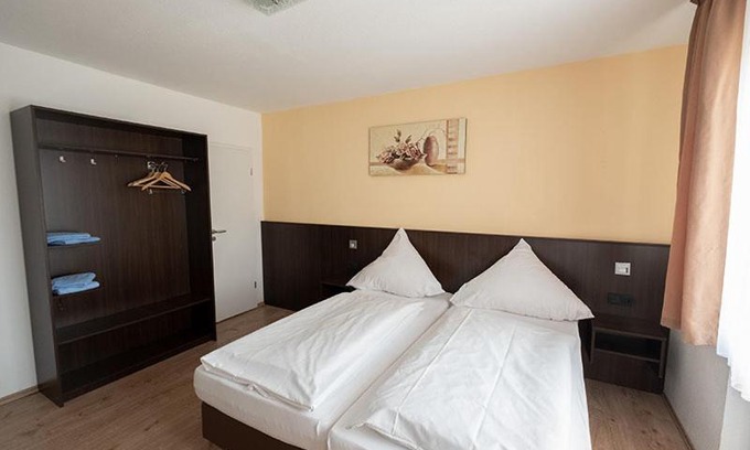 Rosbach vor der Hoehe House | Schnitzelhaus und Pension Stadt Rosbach