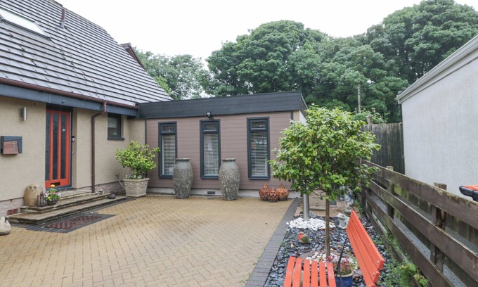 Annan Cottage | SCOTIA AT THE POW, pet friendly, country holiday cottage in Annan