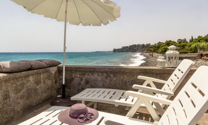 Praiola Apartment | Sea paradise - unique experience in a former Coast Guard outpost.