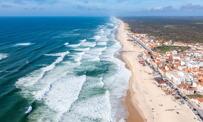 Pedrogao Apartment | SEAFRONT APARTMENT WITH POOL