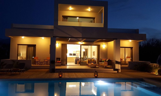 Daratsos Villa | Sea Queen Villa - Next to the beach.! 4Km from Chania city center .!