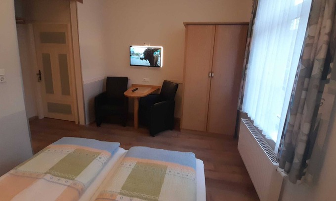 Bensersiel Cottage | Sea urchin (double room) - Gästehaus Fischerhus