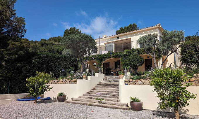 Begur Villa | Sea views, 2 Mins Walk to the Sea, Heated Pool, Air Con, Fibre WiFi, 85+ reviews