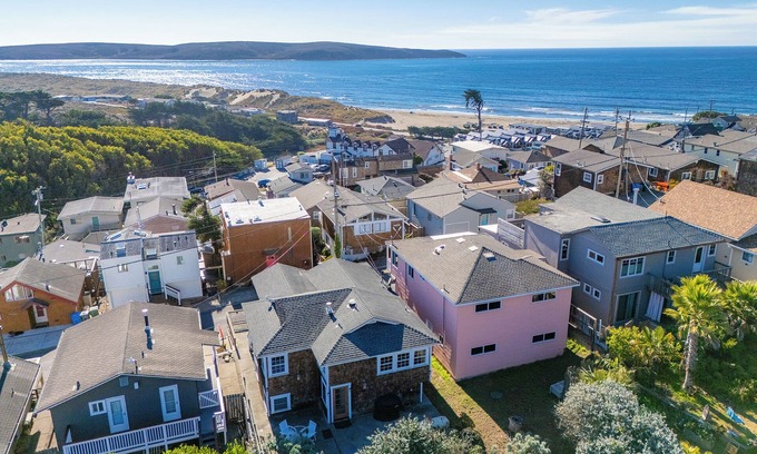 Dillon Beach House | SeaBreeze~Charming Beach Cottage! 5 min Walk to Beach! GmRm/Pup/WiFi