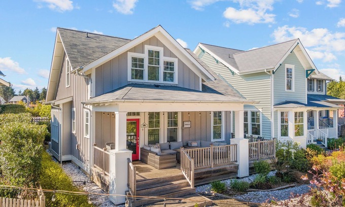 Seabrook House | Seabrook's Field of Dreams: Dog Friendly, Hot Tub!