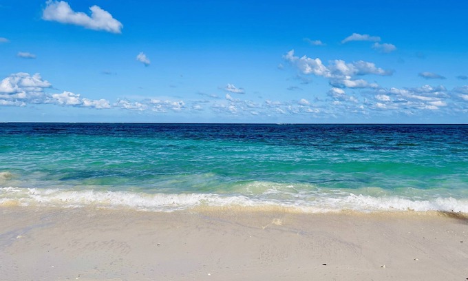 Nicholls Town Villa | SeaGlass Villa 1 - Luxury Beachfront Escape, Breathtaking views, Andros Bahamas