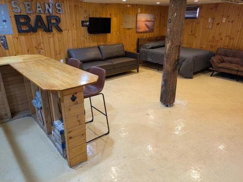 Winchester Apartment | Sean's Bar - Private Apartment