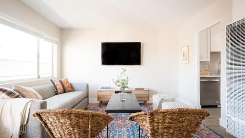 Village of La Jolla Apartment | Seashore III by AvantStay In the Heart of La Jolla 5mins from the Beach