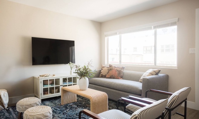 La Jolla Apartment | Seashore X by AvantStay | Chic La Jolla Flat 5mins from the Beach!