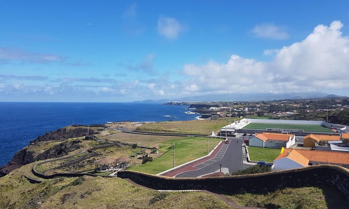 Capelas House | 🌊Seaside Azores Villa 🏡with natural pool, terrace & barbecue