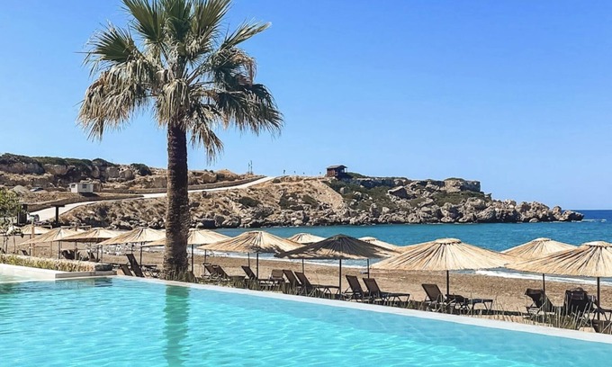 Bahceli House | Seaside Bungalow with Seaviews, 2 min walk from Beach Club & Restaurant