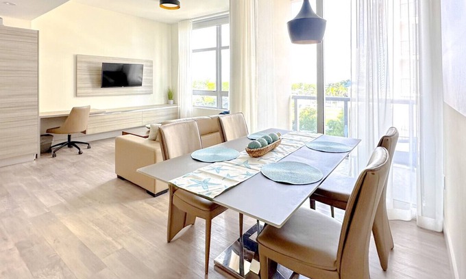 Hollywood Condo | Seaside Escape Hollywood - Rooftop Pool Paradise