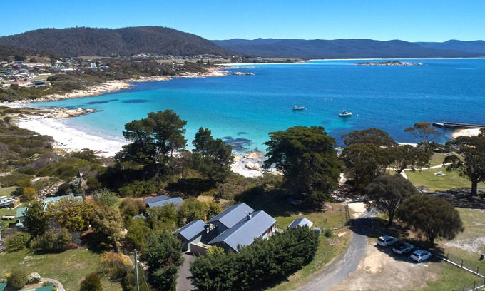 Bicheno House | Seaside House - Beachfront Holiday House