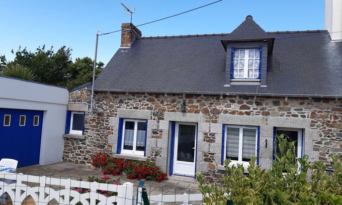 Hillion House | Seaside house with enclosed garden 3 bedrooms/7people Beach 550m away