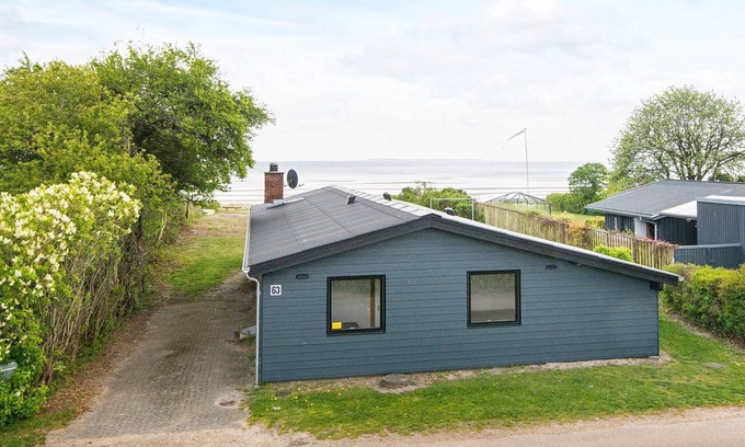 Bjert House | Seaside Retreat with Swing - By Traum Ferienwohnungen