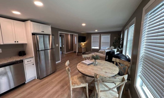 Seabrook Apartment | Seaside Shanty - Walk to Hampton & Seabrook Beach!