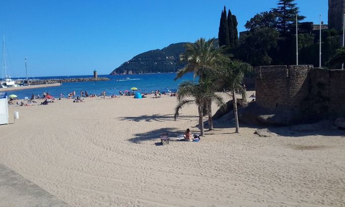 Mandelieu-la-Napoule Beach Apartment | Seaside / Studio on the BEACH / air conditioning / swimming pool / Mandelieu LaNapoule / Cannes6kmNice30km