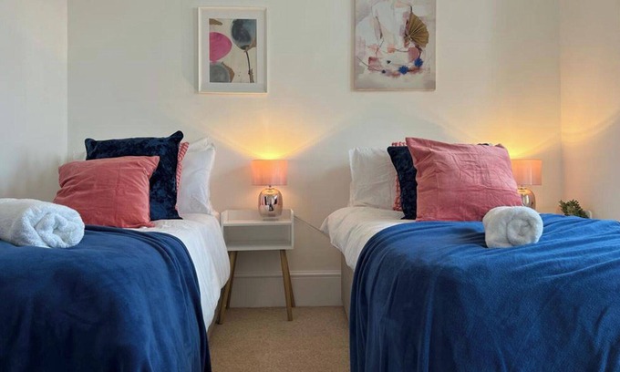 Southwick Apartment | Seaview 2 Bedroom House Sleeps 5 -Pets Ok -WiFi