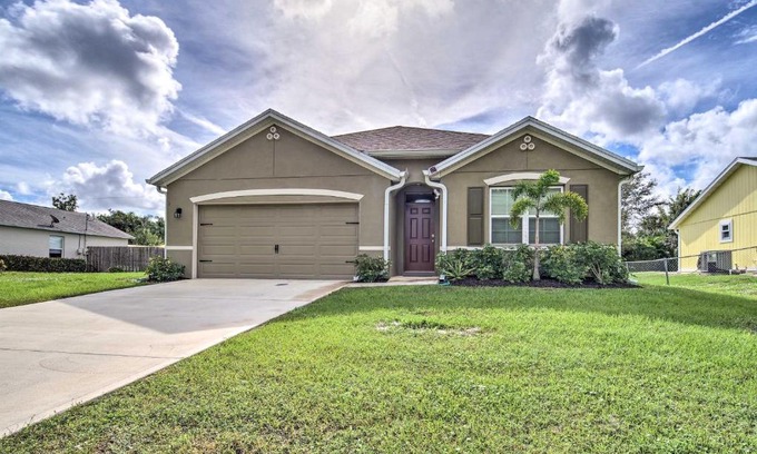 Sebastian Highlands House | Sebastian Retreat with Patio Less Than 9 Mi to Beach!