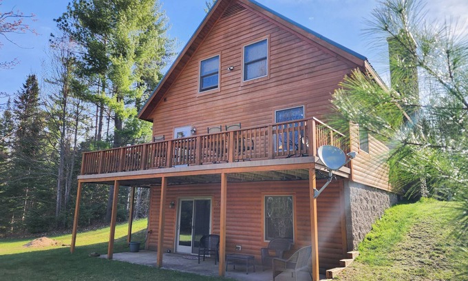 Wetmore Cabin | Secluded Cabin w/King Bed/Sauna/Creek