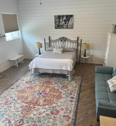 Monroe Hotel | Secluded Country Elk561