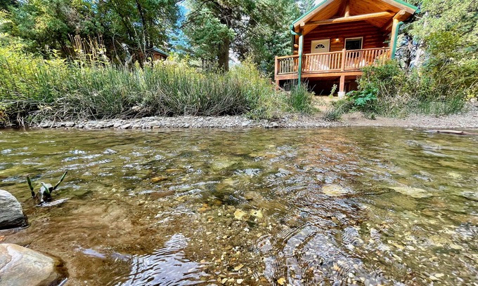 Coaldale Cabin | Secluded Creekside Cabins